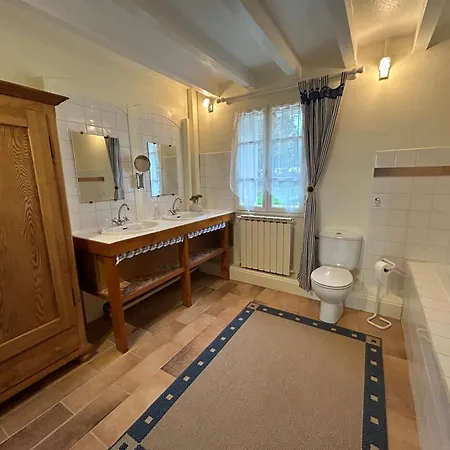 Walk Into Town From A Quiet With Private Deck