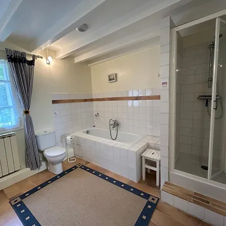 Walk Into Town From A Quiet With Private Deck Bed & Breakfast